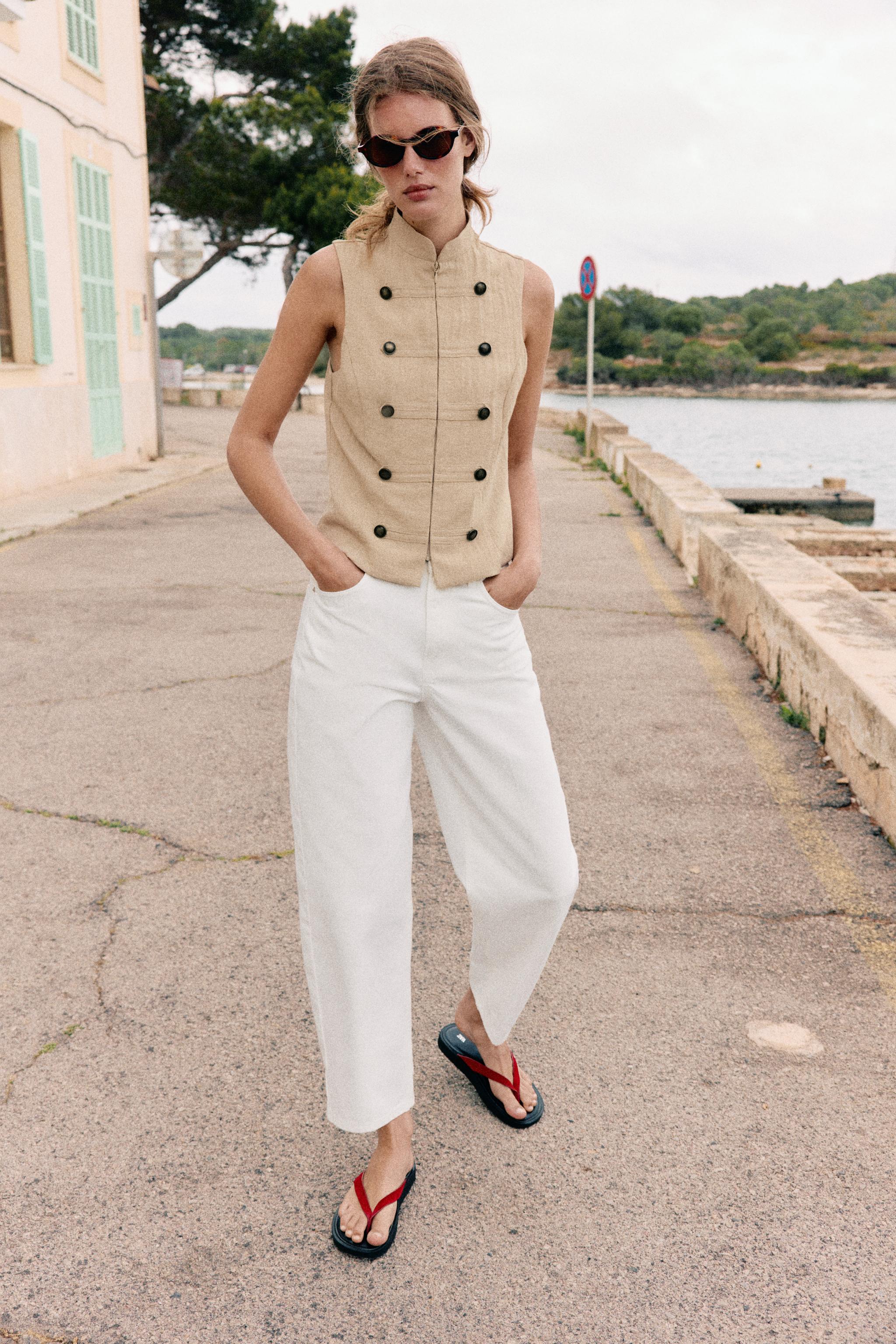 SLEEVELESS BUTTON SHIRT
